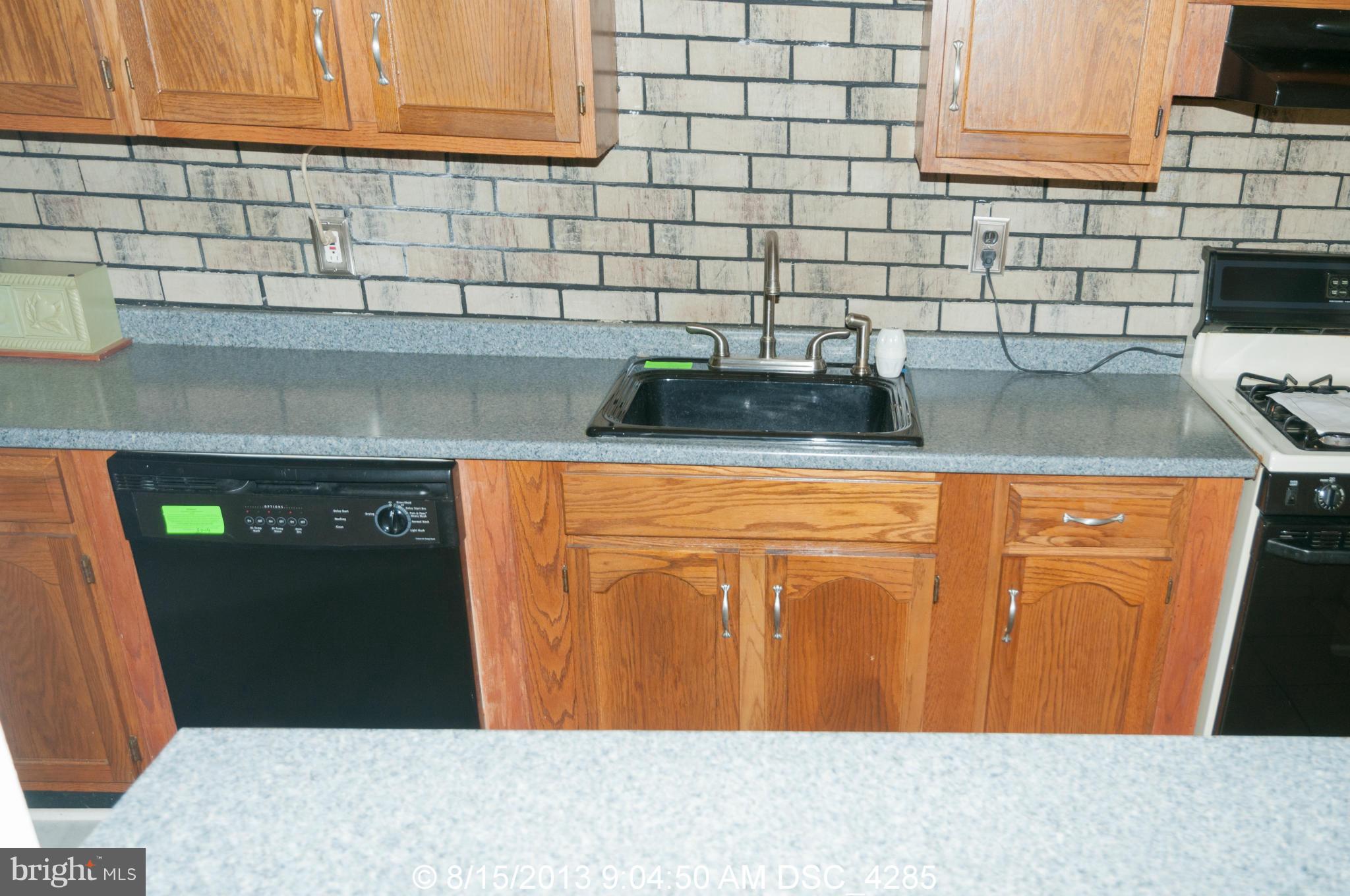 3661 Greenvale Road Baltimore, MD 21229 - Photo 4 of 12 Kitchen