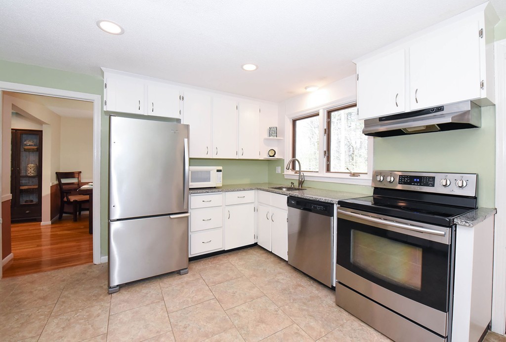 60 Bulkeley Road Littleton, MA 01460 - Photo 6 of 20