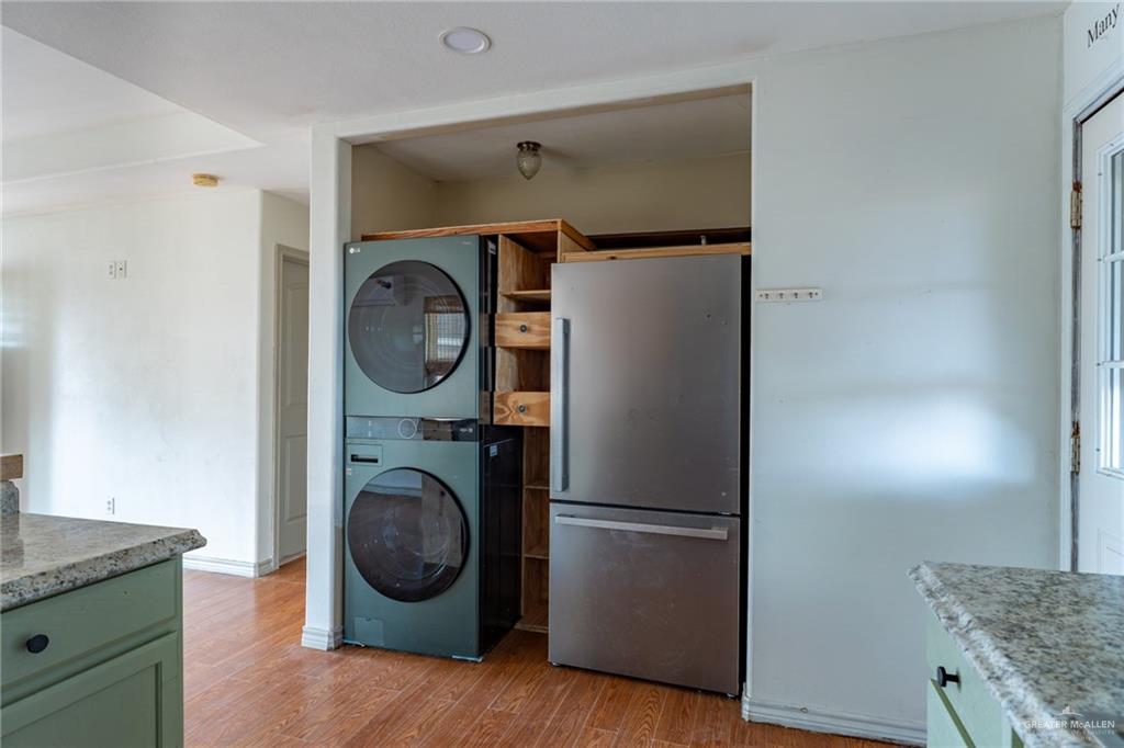 15002 Davis Road Edcouch, TX 78538 - Photo 13 of 33 a utility room with washer and dryer