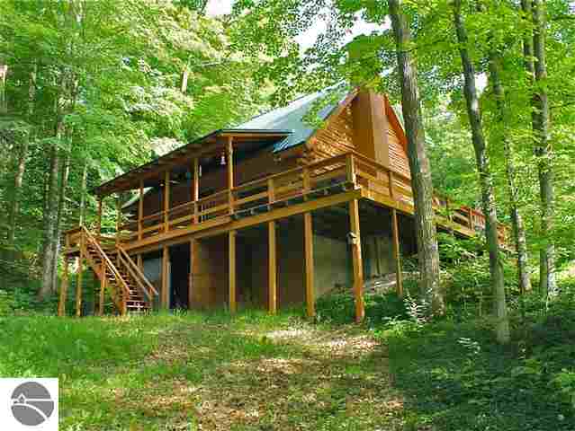 8198 South Tremain Road Maple City, MI 49664 - Photo 6 of 68 1748478-5.JPG