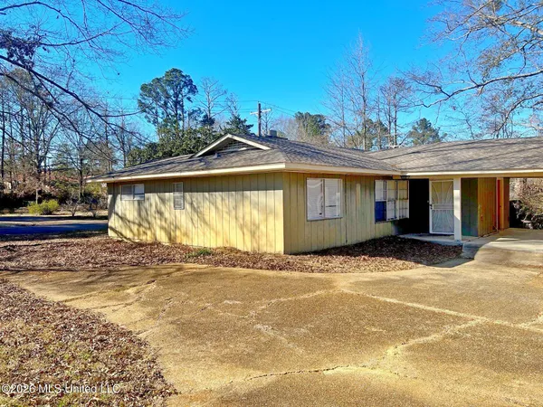 $99,900 | 800 Meadow Hill Drive, Clinton, MS 39056