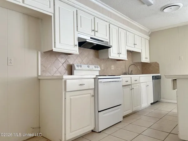 $99,900 | 800 Meadow Hill Drive, Clinton, MS 39056