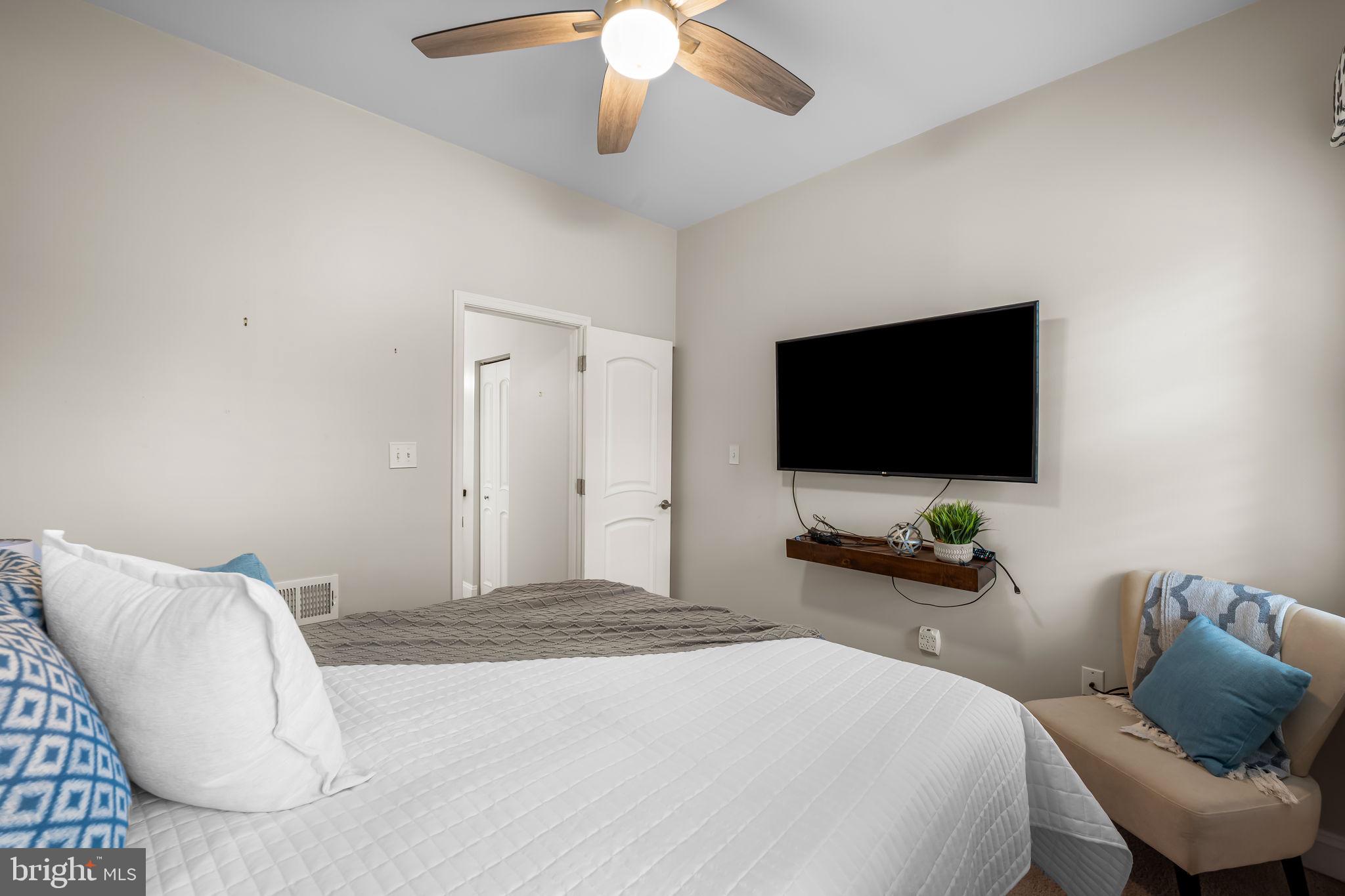 644 East Clement Street Baltimore, MD 21230 - Photo 25 of 41 front bedroom