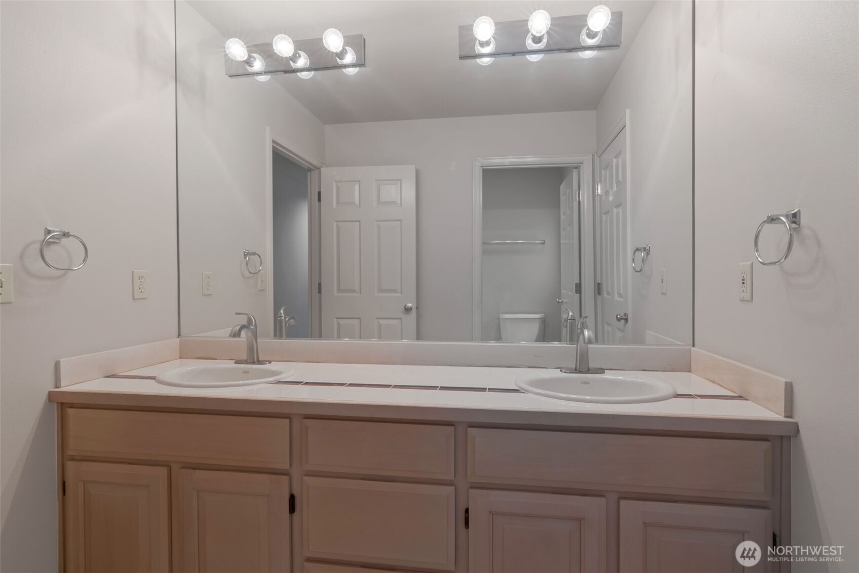 4131 205th Avenue Southeast Sammamish, WA 98075 - Photo 12 of 20 a bathroom with a sink vanity and a mirror