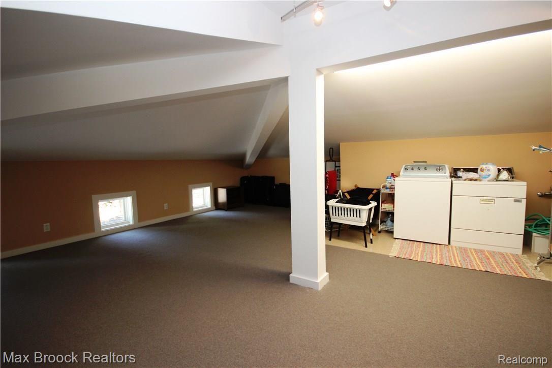 6290 Commerce Road West Bloomfield, MI 48324 - Photo 32 of 51 Second floor laundry, makes life worth living