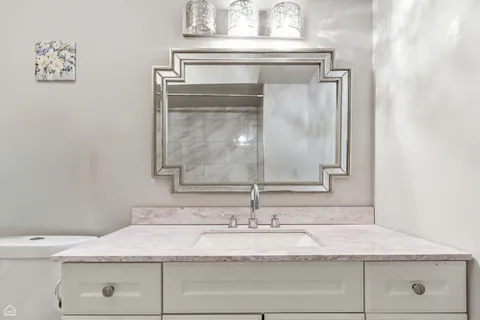 $247,000 | 5754 West Lawrence Avenue, Unit 1, Chicago, IL 60630