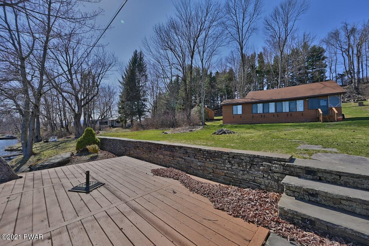92 West Shore Road Waymart, PA 18472 - Photo 3 of 63