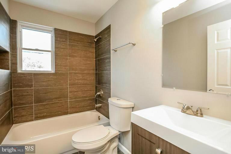 4505 Pen Lucy Road Baltimore, MD 21229 - Photo 4 of 6 Bath
