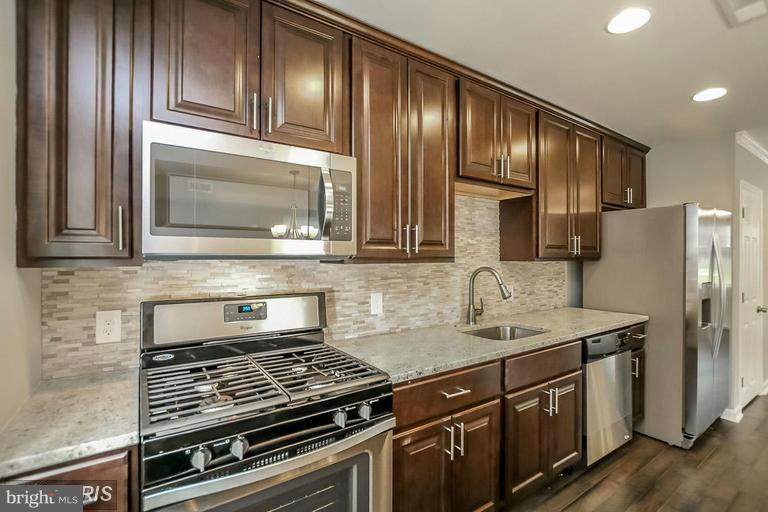 4505 Pen Lucy Road Baltimore, MD 21229 - Photo 5 of 6 Kitchen