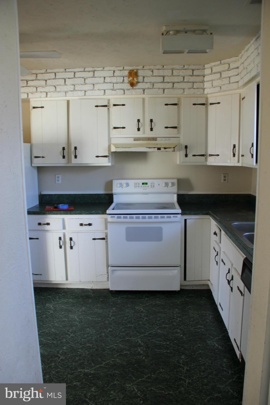 3260 Ryon Court Waldorf, MD 20601 - Photo 8 of 17 Kitchen