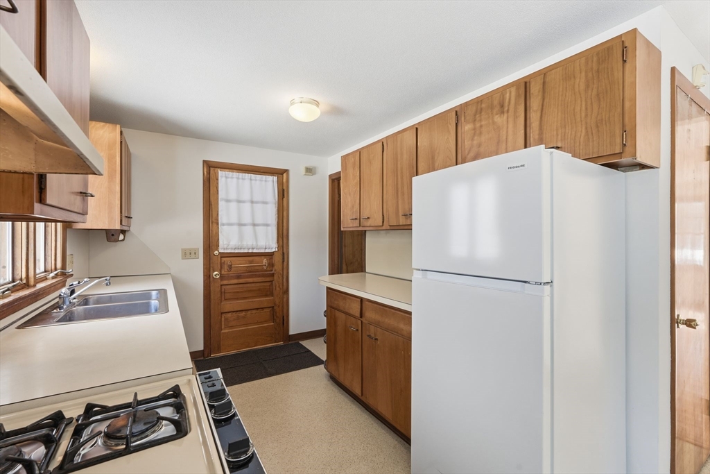 62 Bridge Street Hatfield, MA 01038 - Photo 10 of 28