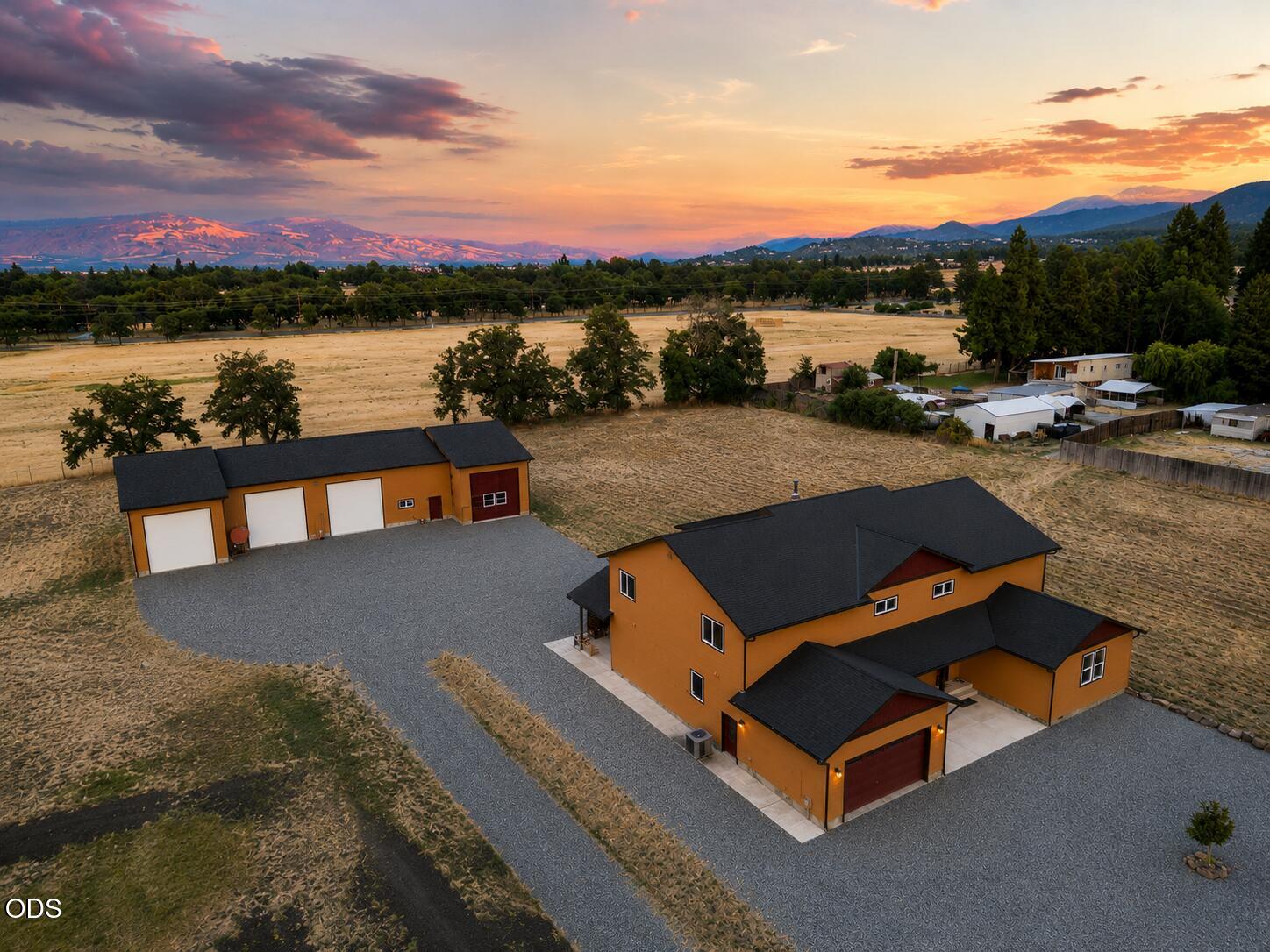 1213 Casino Road Medford, OR 97501 - Photo 3 of 77