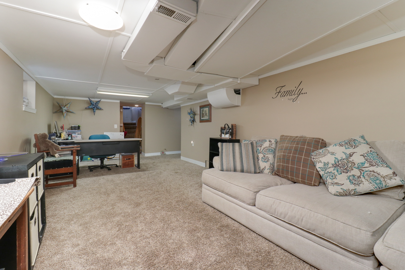 706 Vale Street Bloomington, IL 61701 - Photo 23 of 46 a living room with furniture and a table