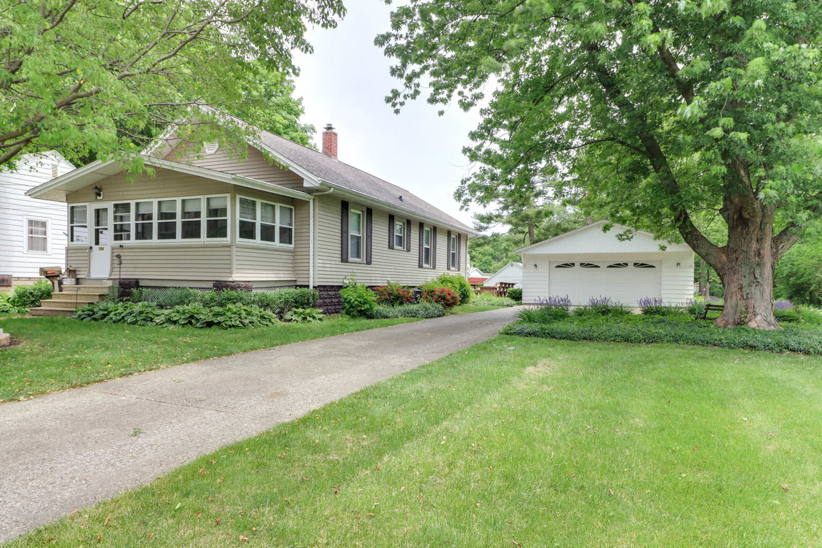 706 Vale Street Bloomington, IL 61701 - Photo 3 of 46 a front view of a house with garden