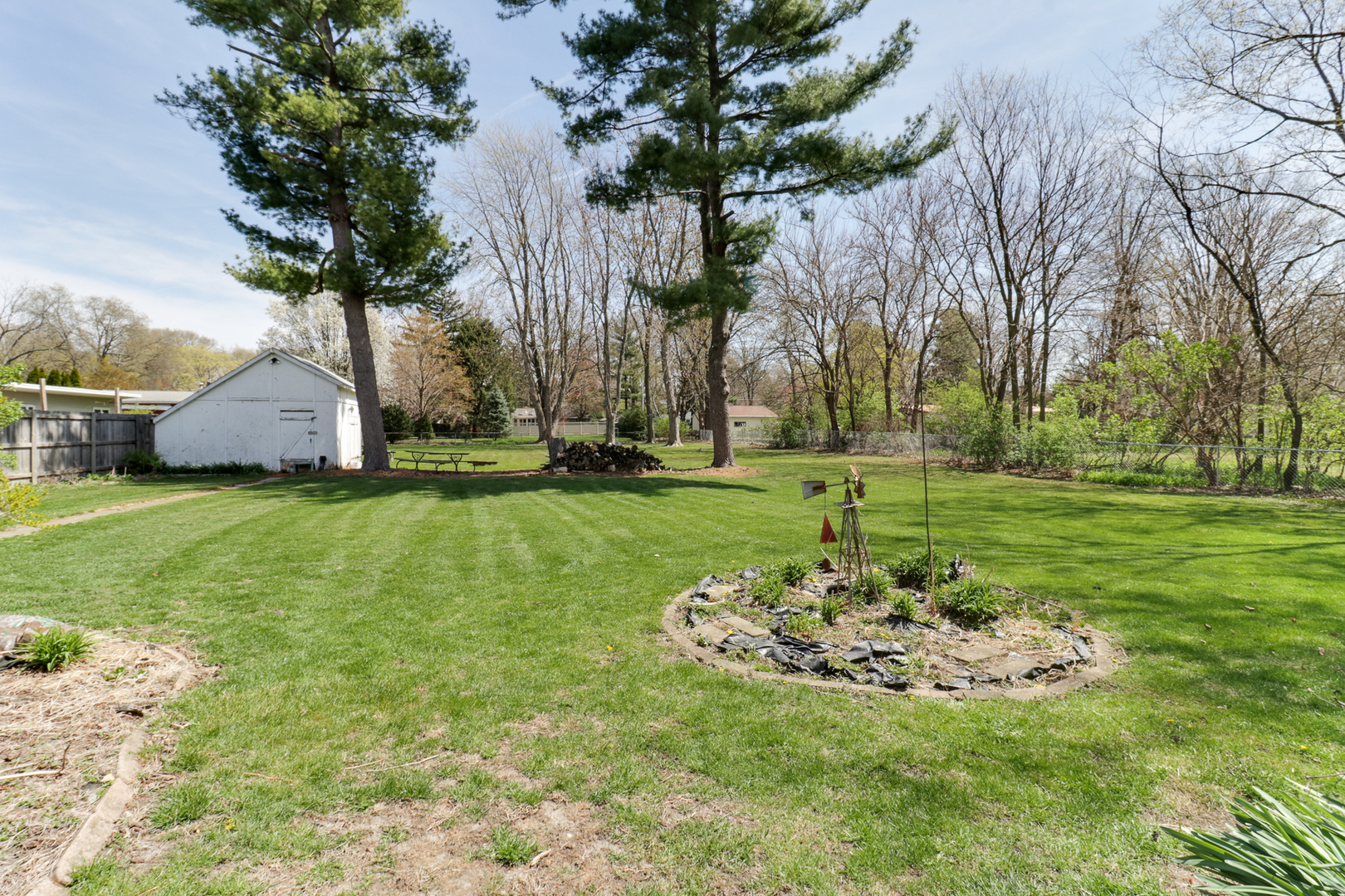 706 Vale Street Bloomington, IL 61701 - Photo 36 of 46 a view of a golf course with a garden