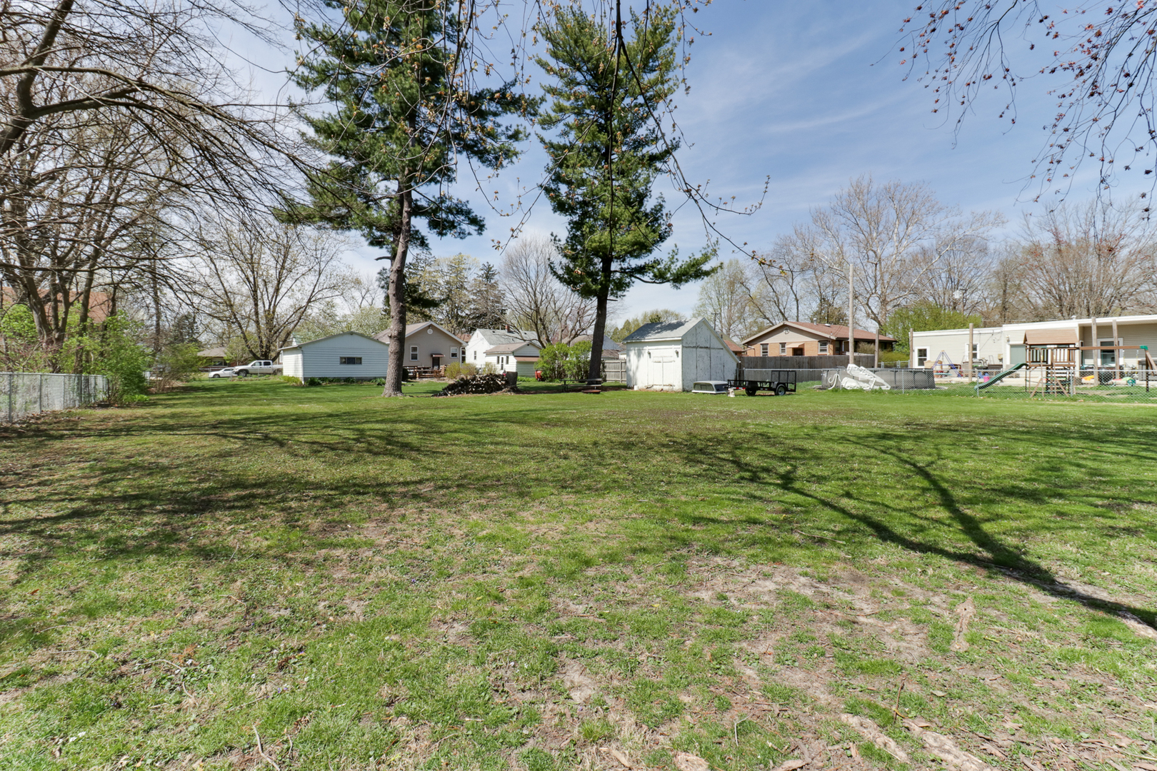 706 Vale Street Bloomington, IL 61701 - Photo 40 of 46 a view of a park with large trees