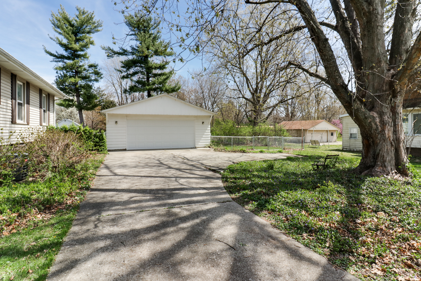 706 Vale Street Bloomington, IL 61701 - Photo 45 of 46 a front view of a house with garden