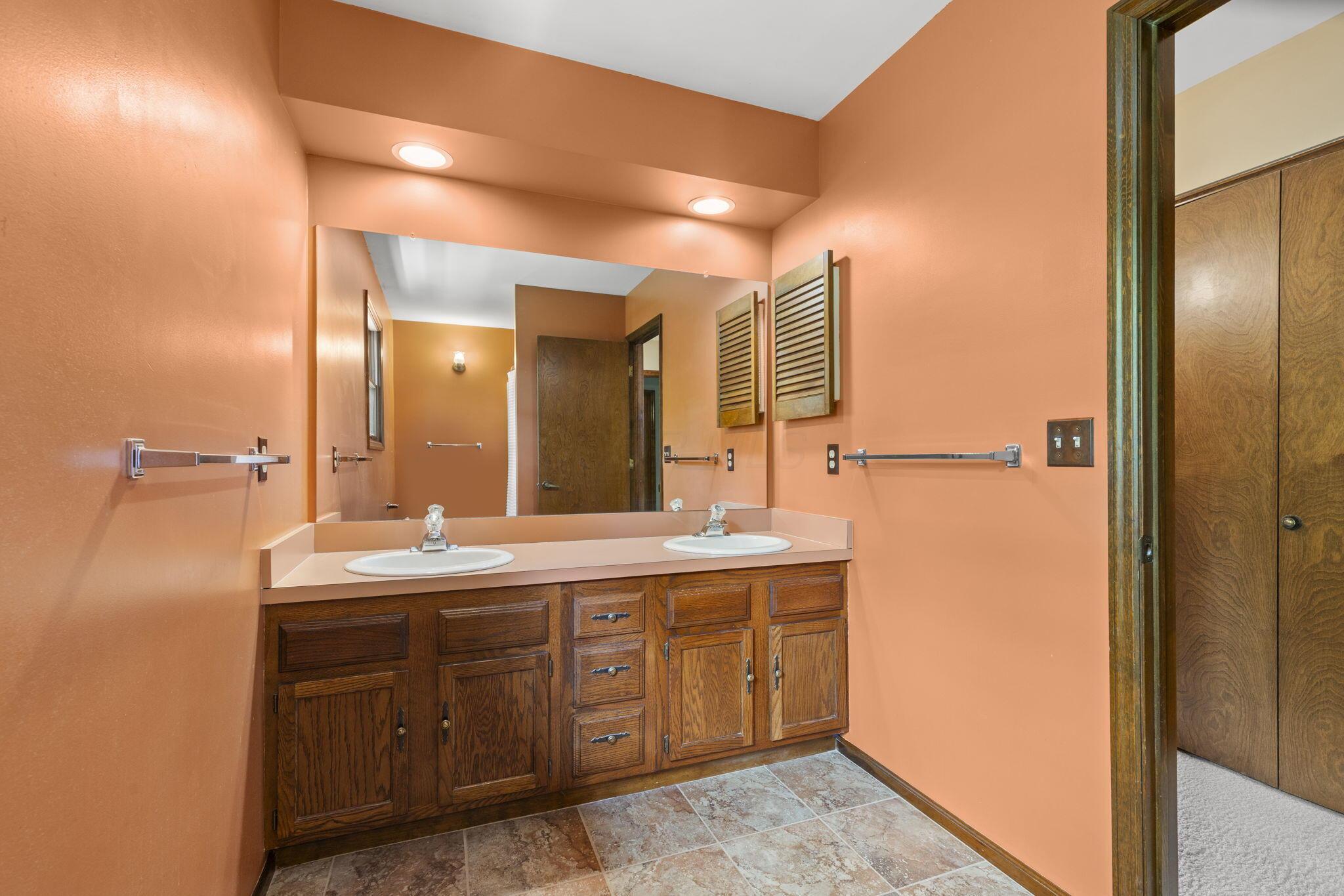 1161 Riva Ridge Boulevard Columbus, OH 43230 - Photo 40 of 60 FULL BATH