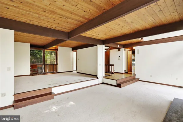 a view of an entryway