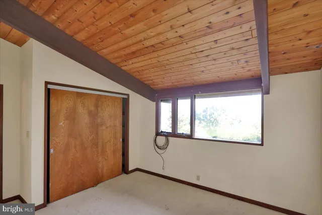 a view of a walk in closet