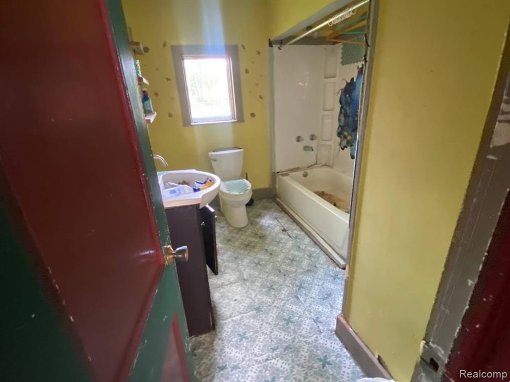 5632 Hughes Road Lansing, MI 48911 - Photo 8 of 25