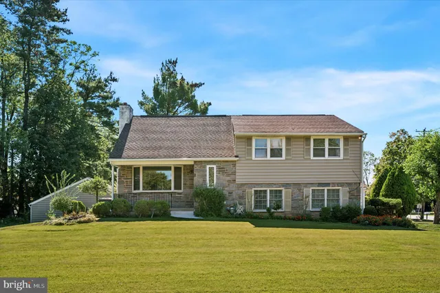 $985,000 | 898 Crestline Drive, Blue Bell, PA 19422