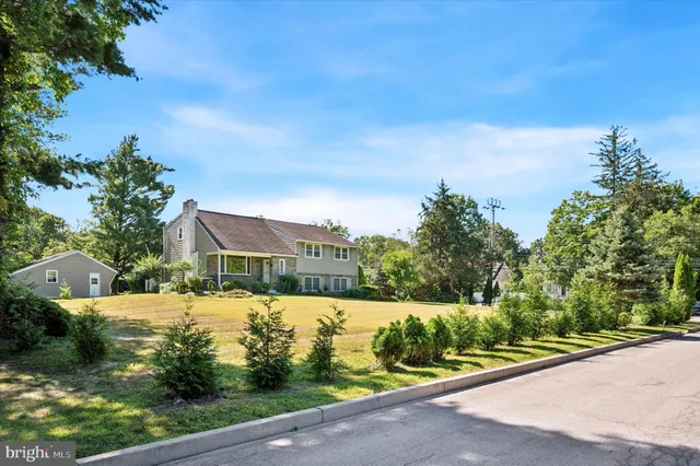 $985,000 | 898 Crestline Drive, Blue Bell, PA 19422