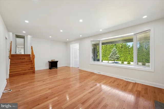 $985,000 | 898 Crestline Drive, Blue Bell, PA 19422