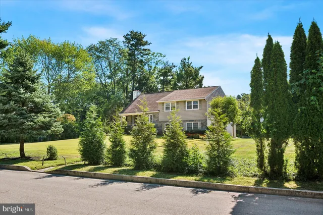 $985,000 | 898 Crestline Drive, Blue Bell, PA 19422