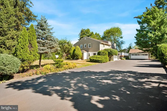 $985,000 | 898 Crestline Drive, Blue Bell, PA 19422