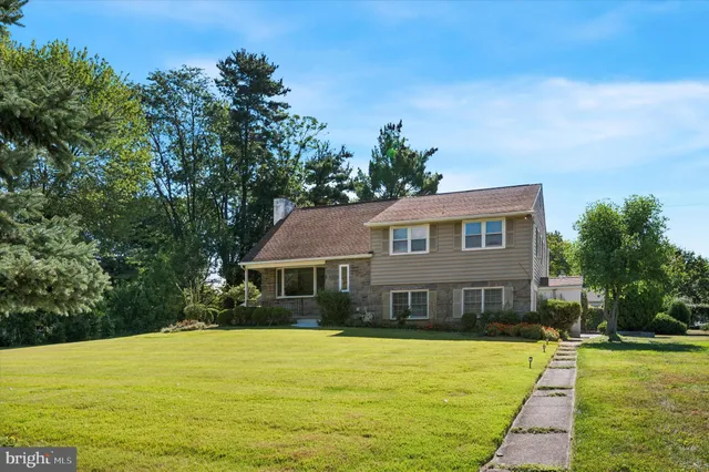 $985,000 | 898 Crestline Drive, Blue Bell, PA 19422