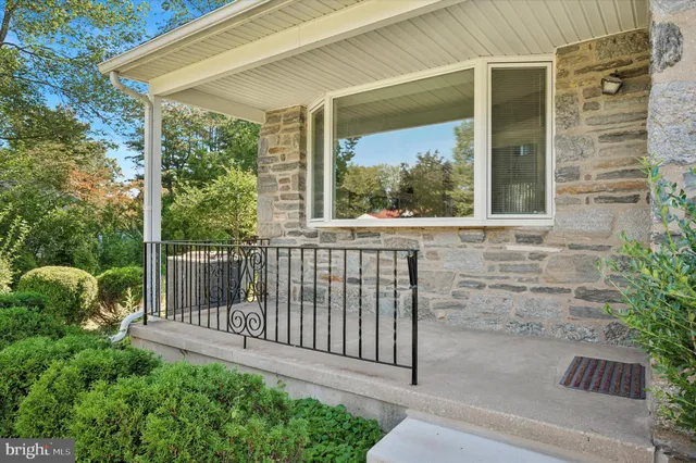 $985,000 | 898 Crestline Drive, Blue Bell, PA 19422