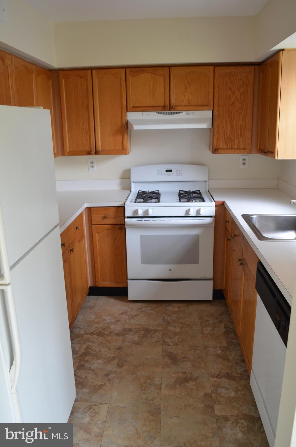 5475 Rinker Circle, Unit 302 Doylestown, PA 18902 - Photo 7 of 13 Kitchen