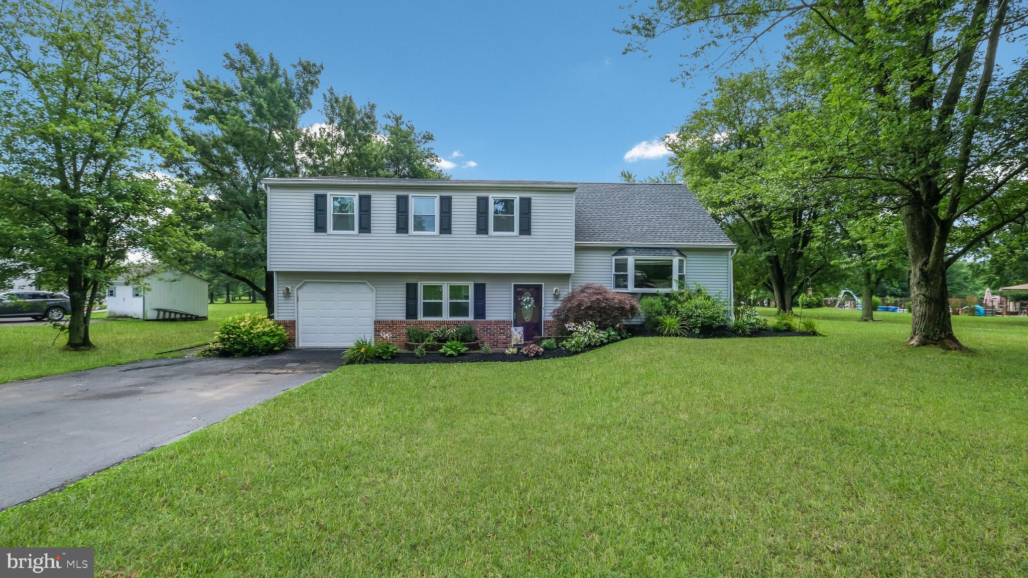 87 Barley Road Ivyland, PA 18974 - Photo 1 of 41 Front elevation