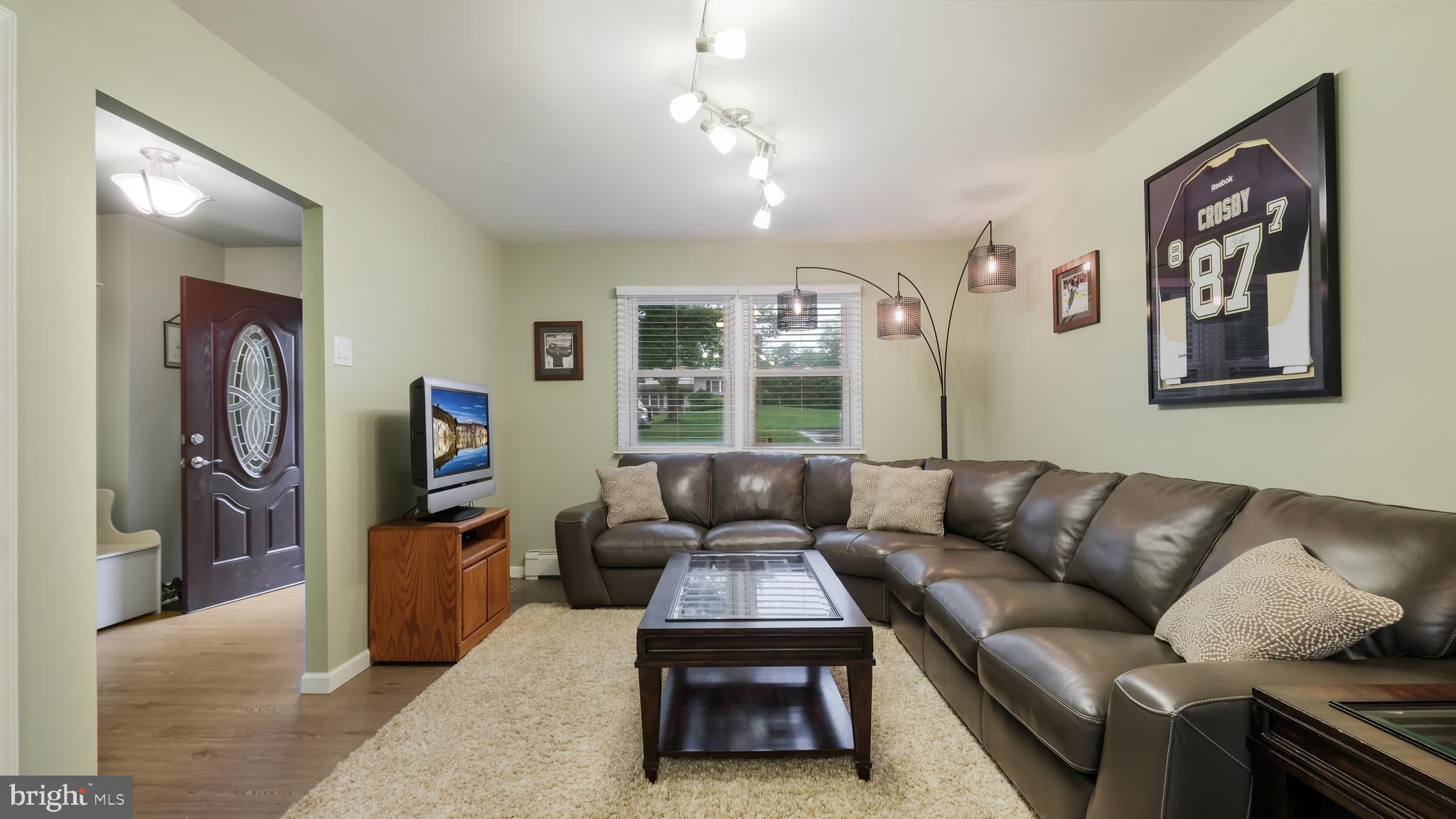87 Barley Road Ivyland, PA 18974 - Photo 9 of 41 Family Room