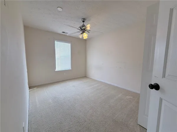 a view of empty room with window