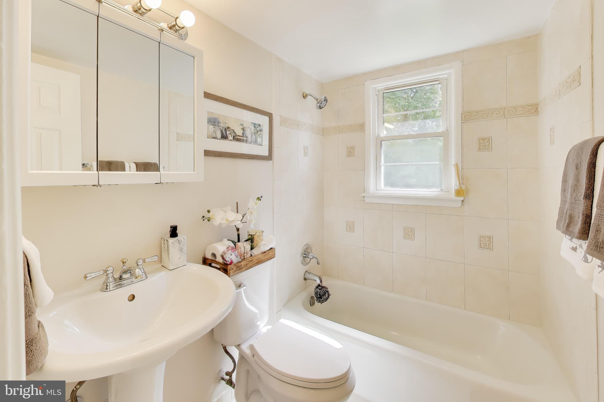2107 Patrick Street Woodbridge, VA 22191 - Photo 12 of 28 a bathroom with a sink toilet and shower