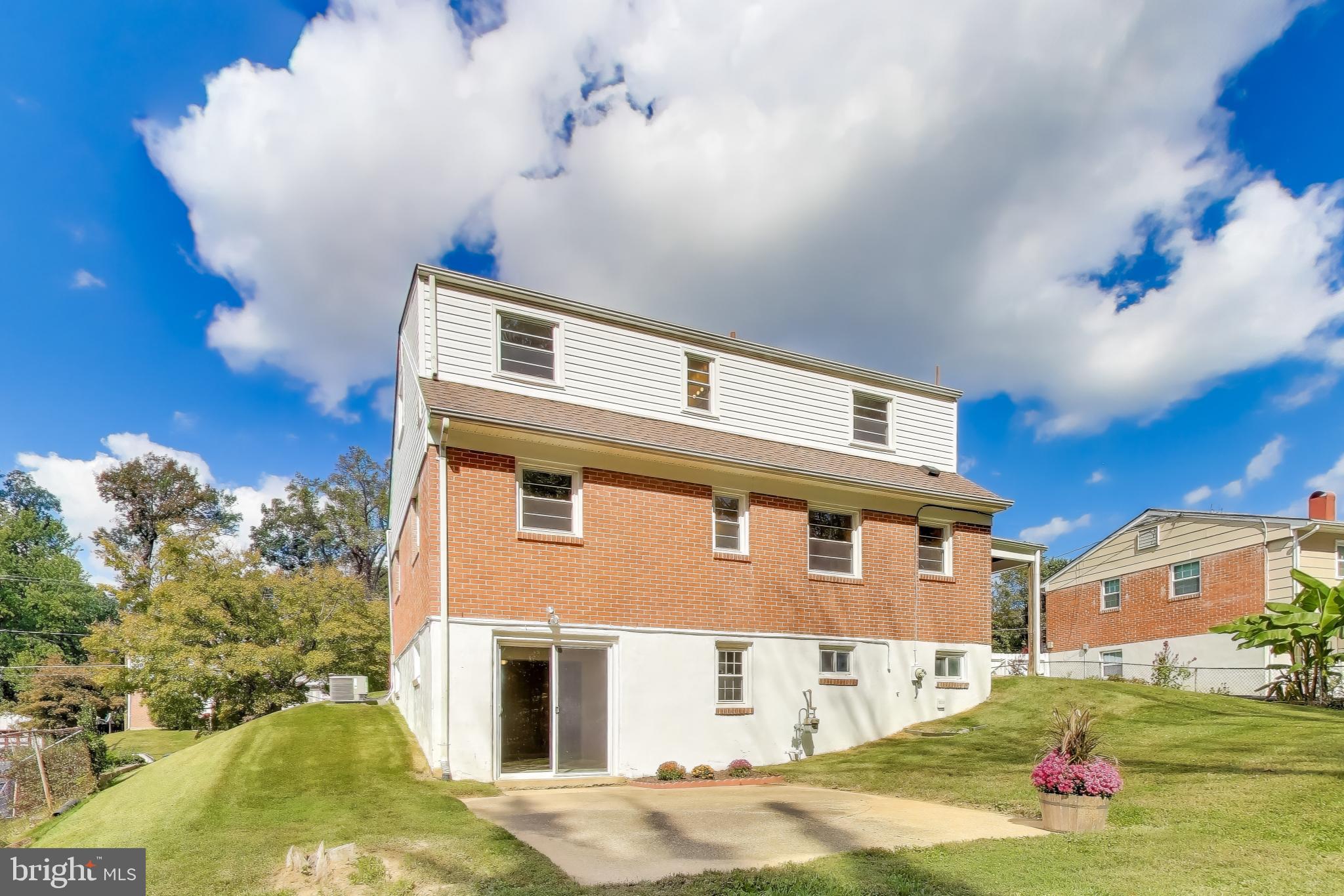 2107 Patrick Street Woodbridge, VA 22191 - Photo 27 of 28 a front view of a house with a yard