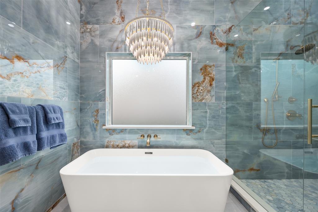 1532 Laguna Bay West Azle, TX 76020 - Photo 20 of 40 a bath tub sitting next to a white sink