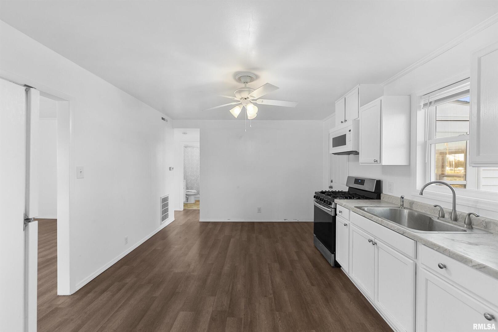 3221 66th Avenue Moline, IL 61265 - Photo 12 of 20