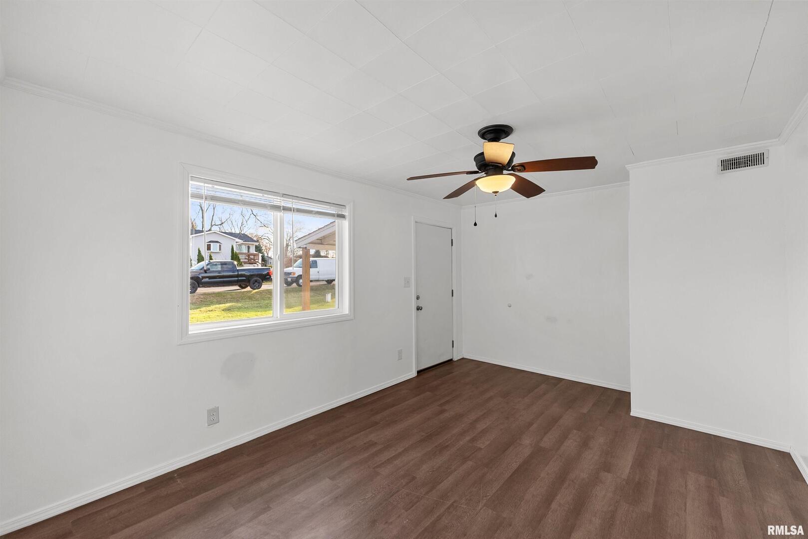 3221 66th Avenue Moline, IL 61265 - Photo 7 of 20