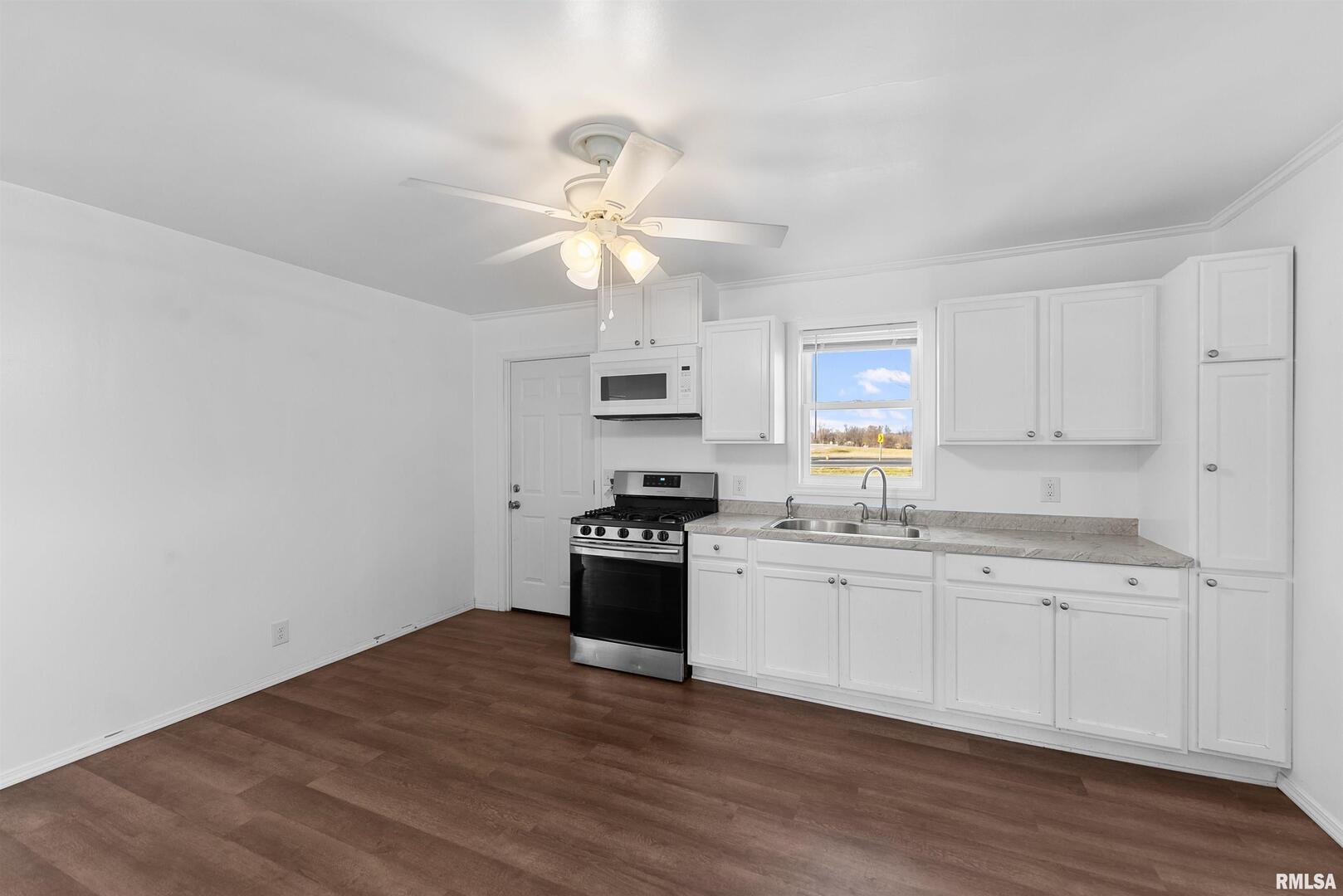 3221 66th Avenue Moline, IL 61265 - Photo 8 of 20