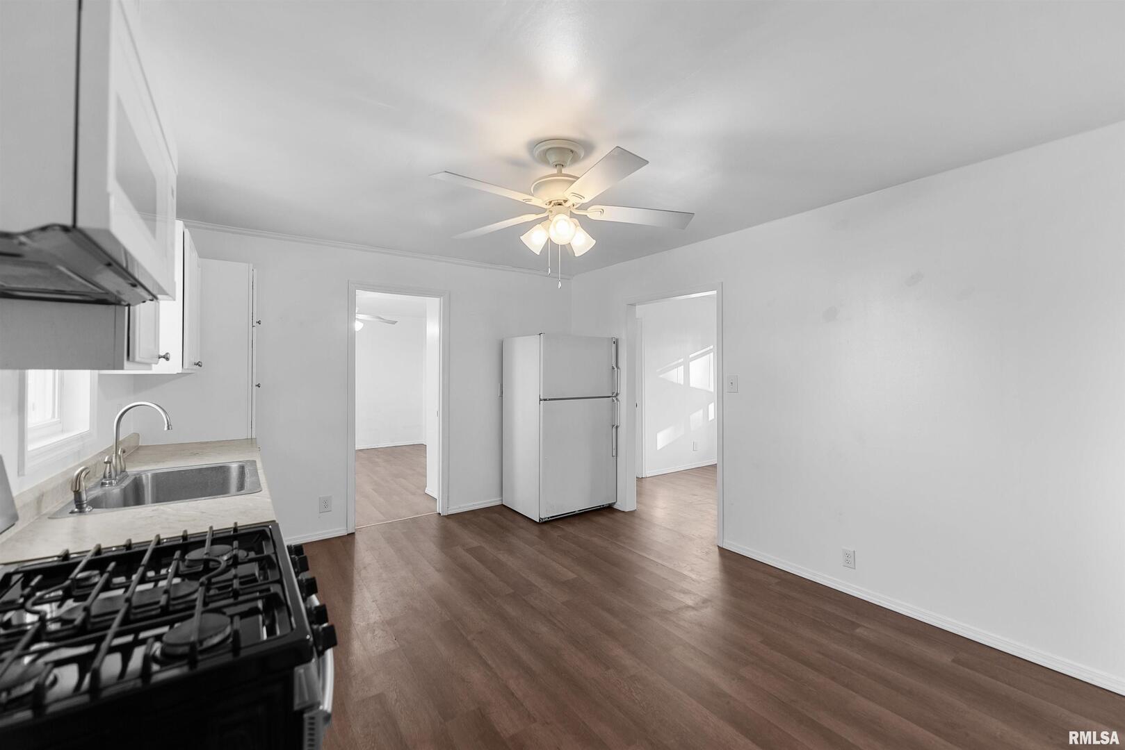 3221 66th Avenue Moline, IL 61265 - Photo 9 of 20