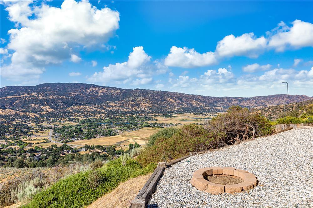 Undisclosed Address Tehachapi, CA 93561 - Photo 48 of 62 a view of a sky from a yard