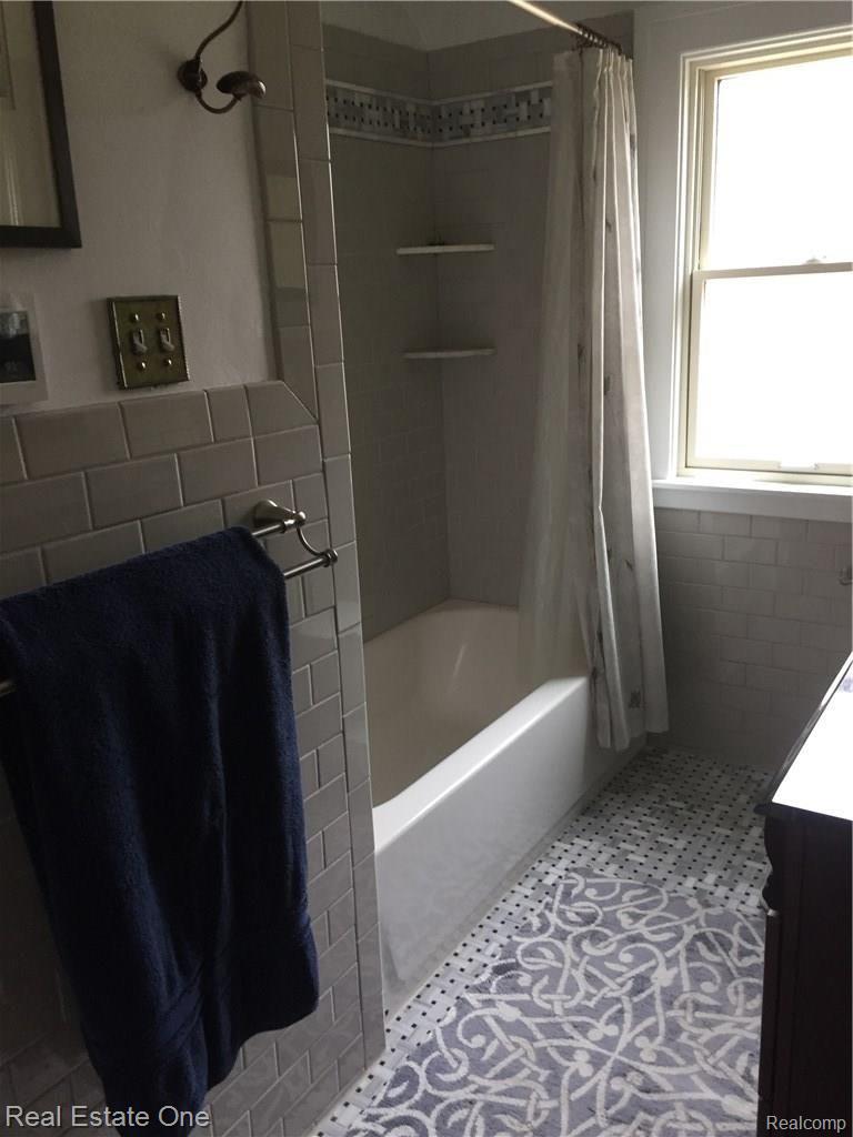 1036 Nottingham Road Grosse Pointe, MI 48230 - Photo 48 of 53 IMG-4924.JPG