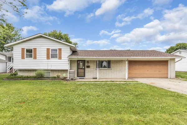 $239,900 | 86 Lancaster Drive, Heath, OH 43056