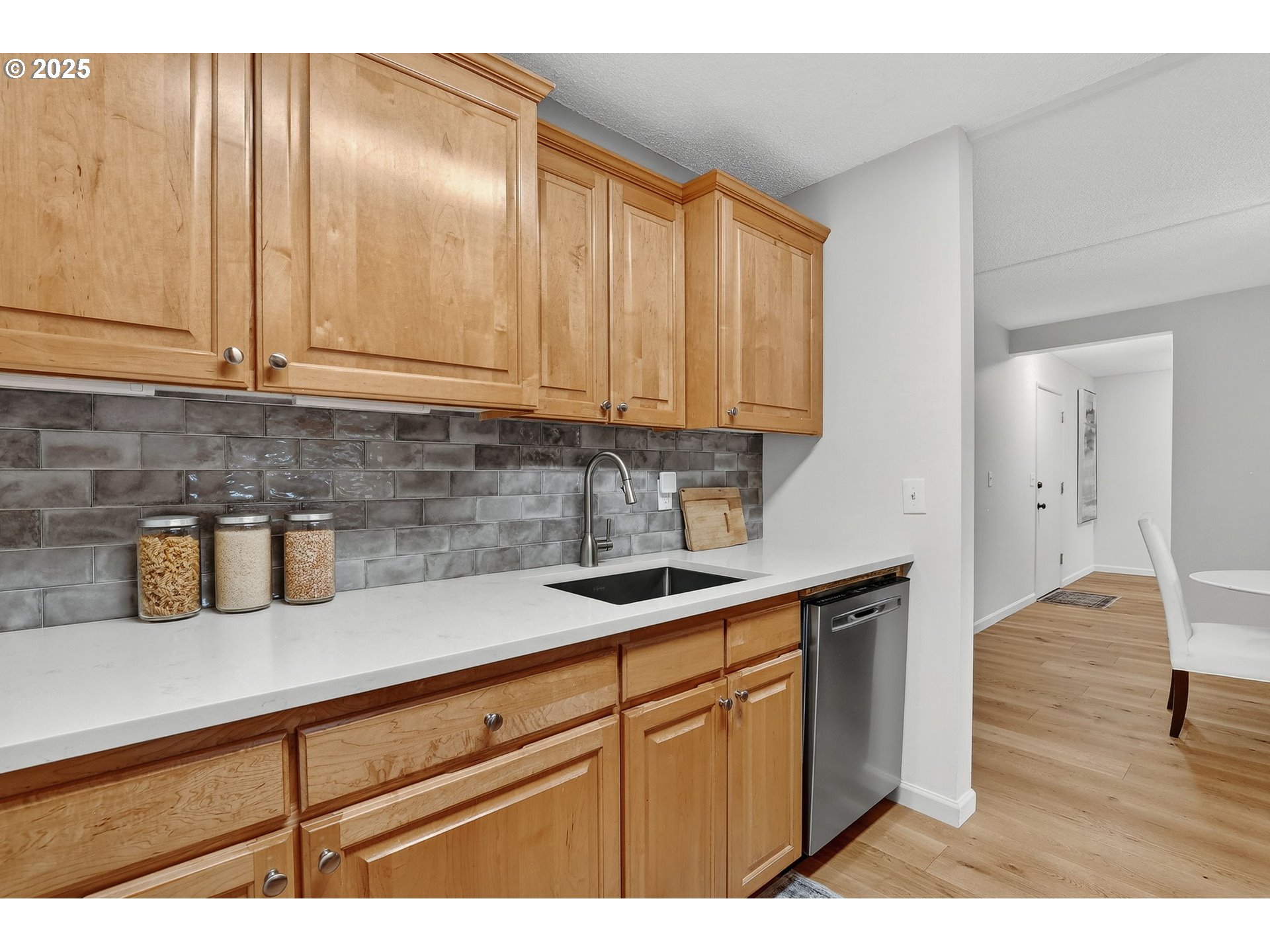 2393 Southwest Park Place, Unit 210 Portland, OR 97205 - Photo 19 of 44