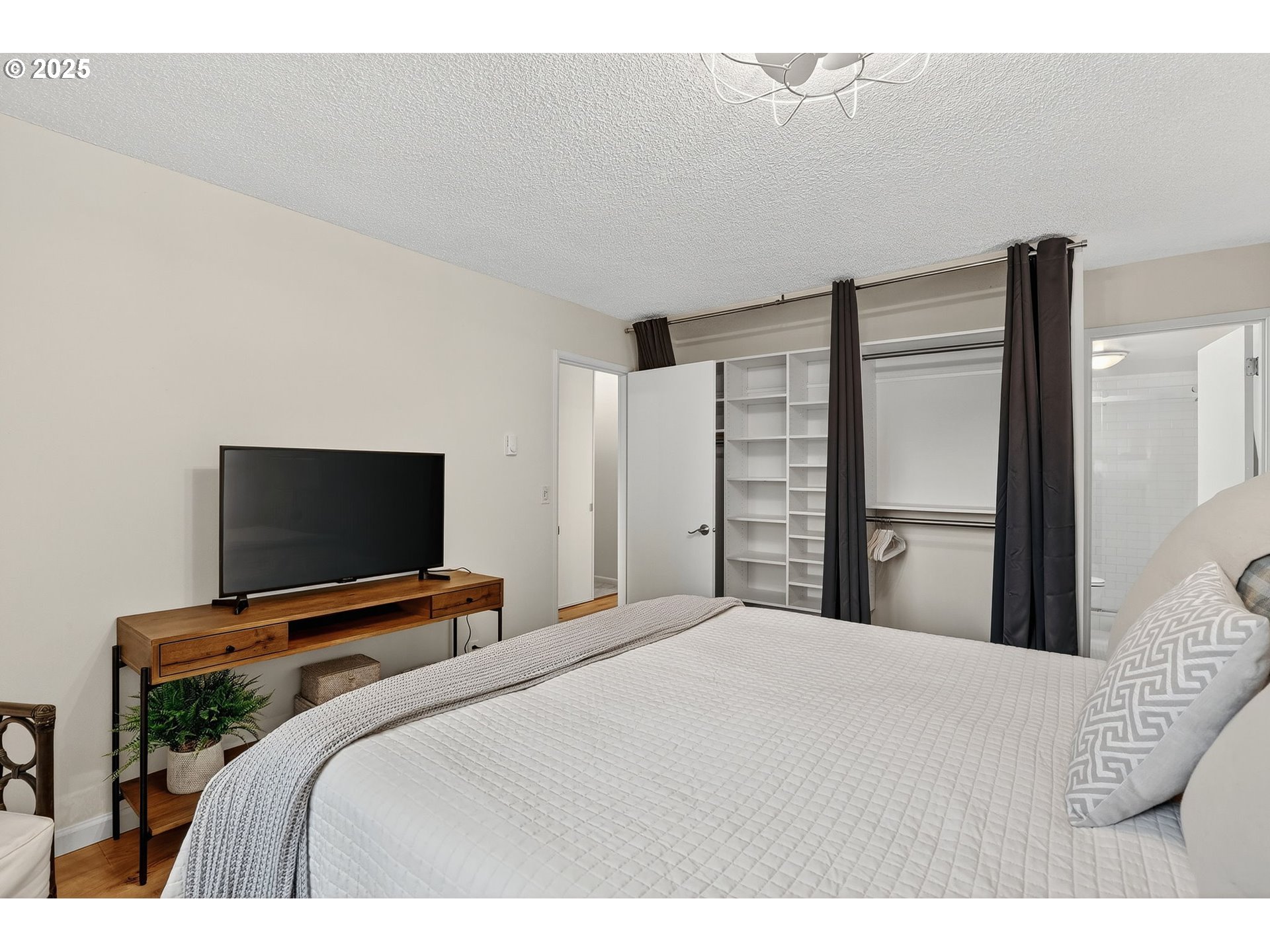 2393 Southwest Park Place, Unit 210 Portland, OR 97205 - Photo 22 of 44