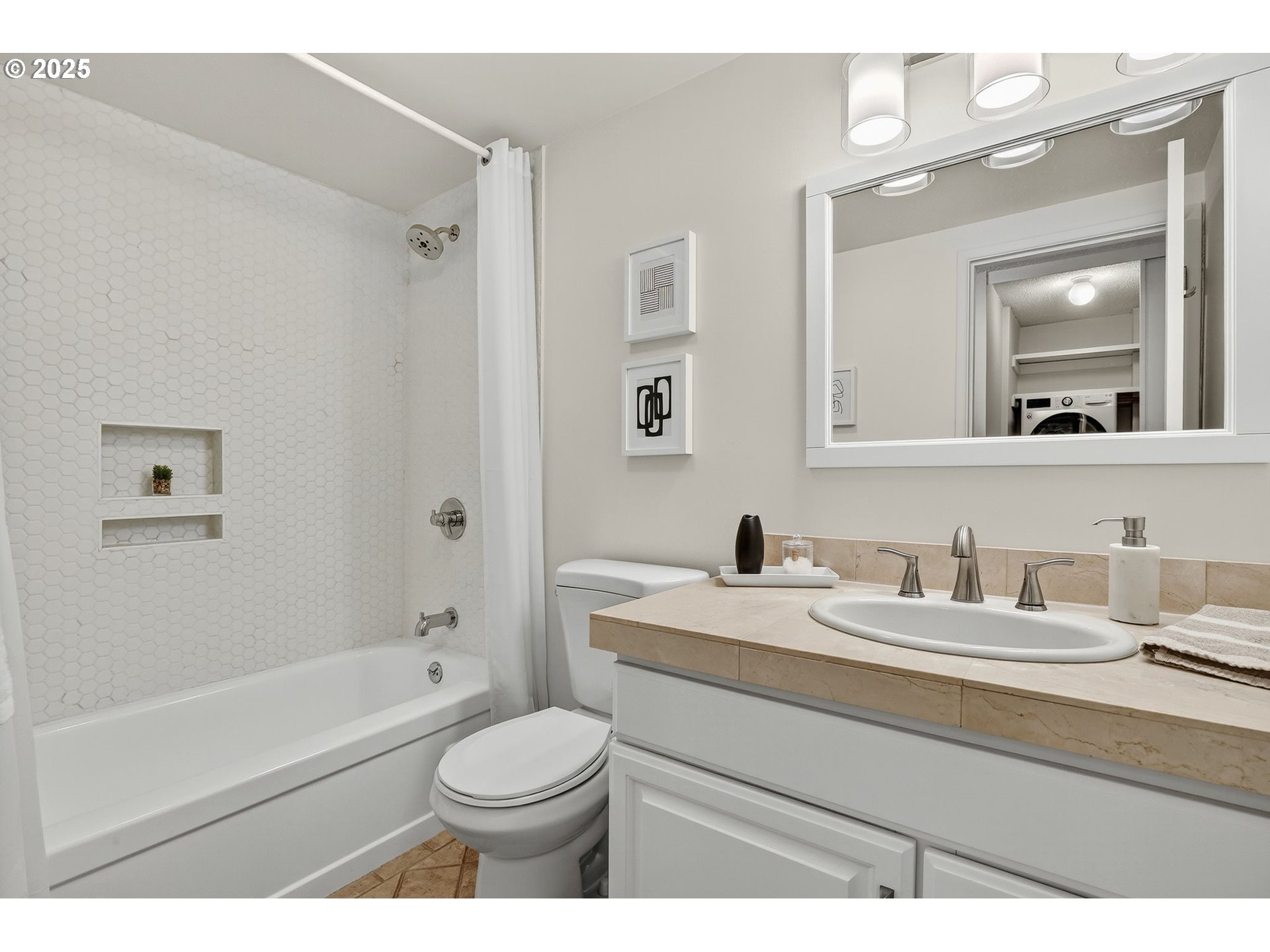 2393 Southwest Park Place, Unit 210 Portland, OR 97205 - Photo 30 of 44