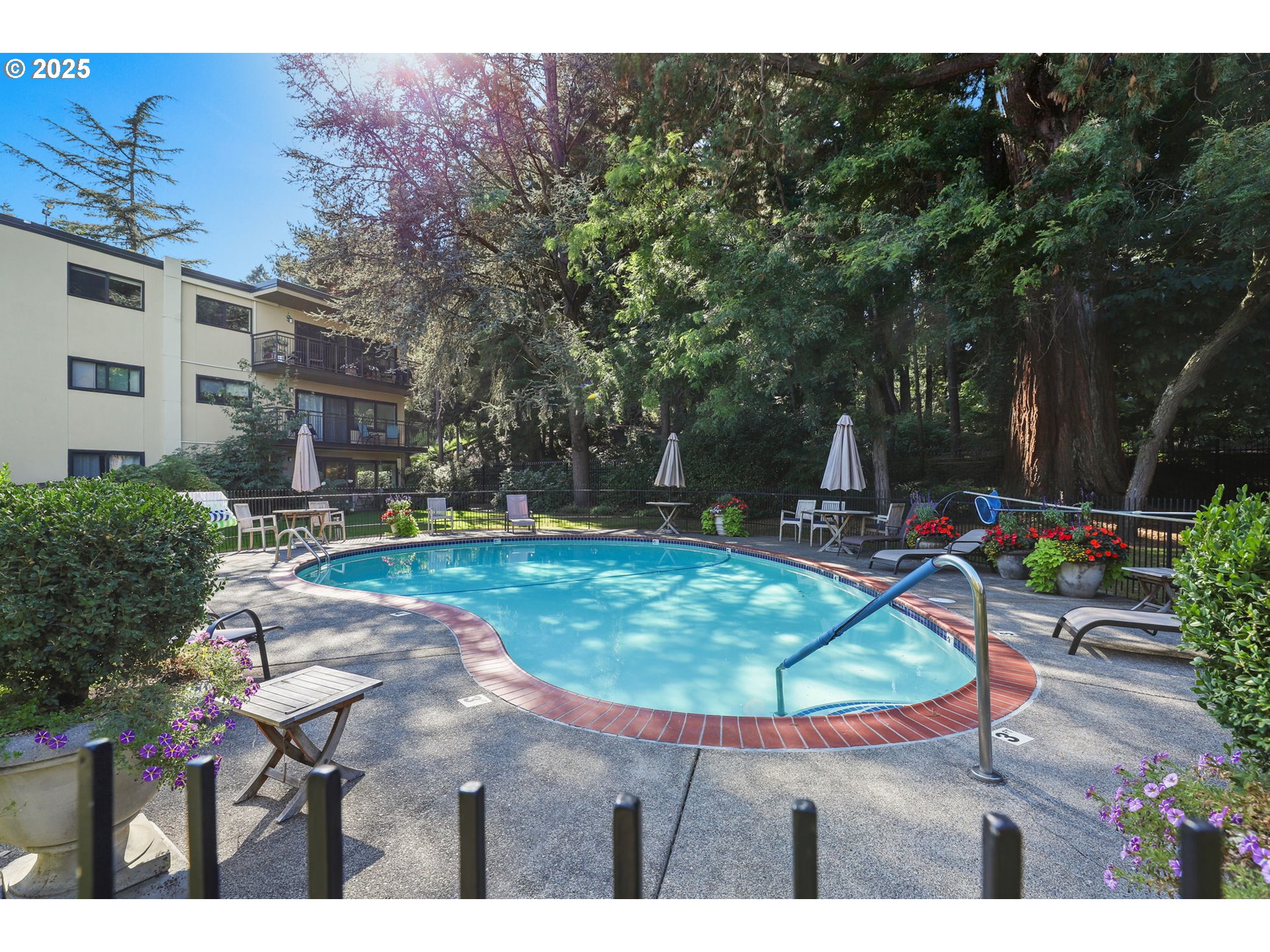 2393 Southwest Park Place, Unit 210 Portland, OR 97205 - Photo 35 of 44